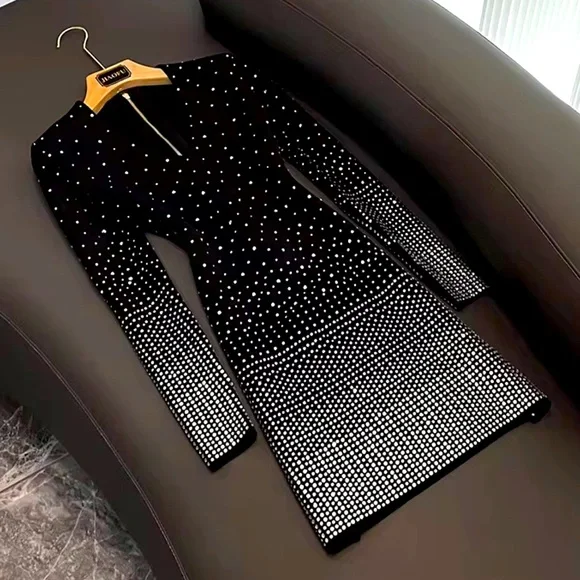 Luxurious Black Mini Evening Dress Covered in Sequins - Picture 2 of 8